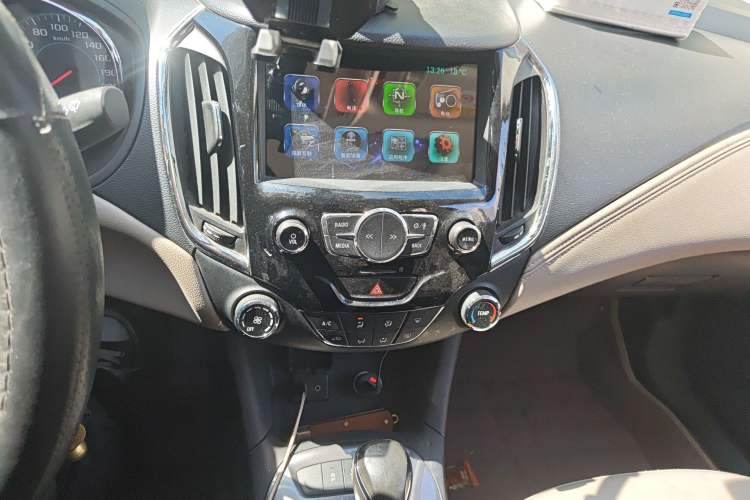 Used Chevrolet Cruze 2015 1.5L Automatic Luxury Edition Audio And AC Panel