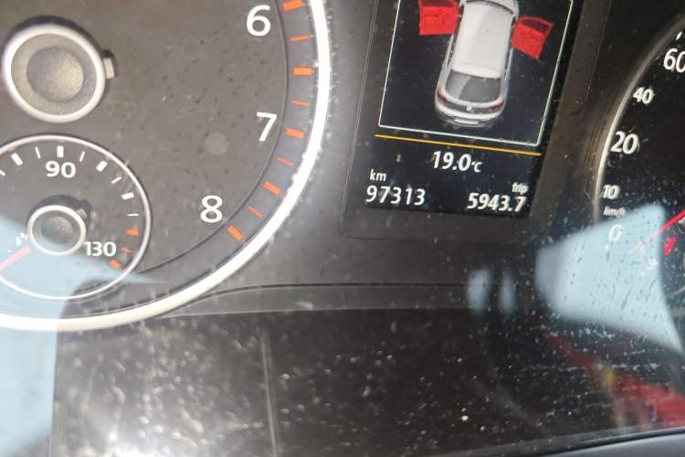 Used Volkswagen Tiguan 2016 300TSI Automatic Two-Wheel Drive Luxury Edition Odometer Close Up