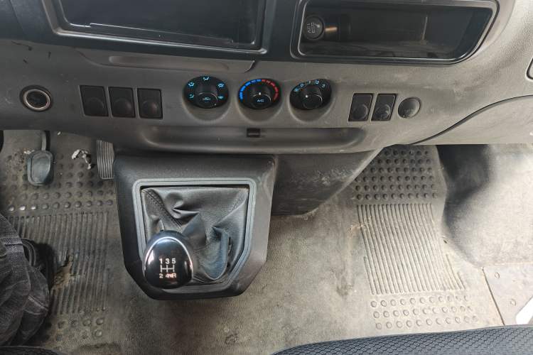 Used JMC Transit 2019 2.8T Commercial Version Short Wheelbase Mid-Roof 6-Seater China VI JX493