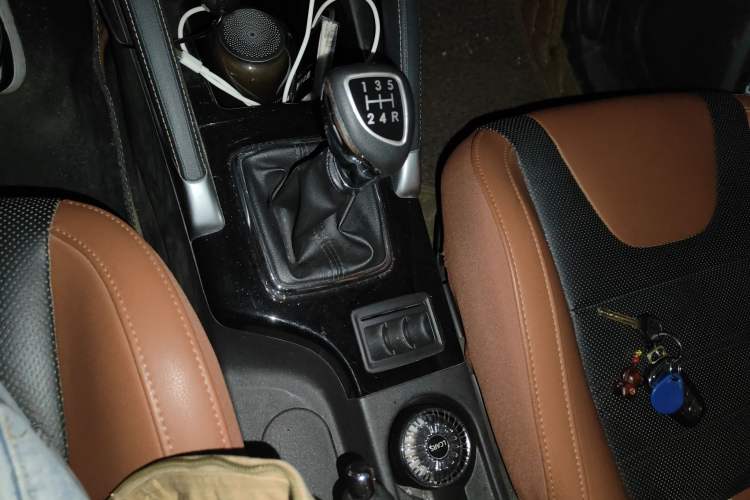 Used BAIC Senova X35 2016 1.5L Manual Luxury Edition Gear Lever
