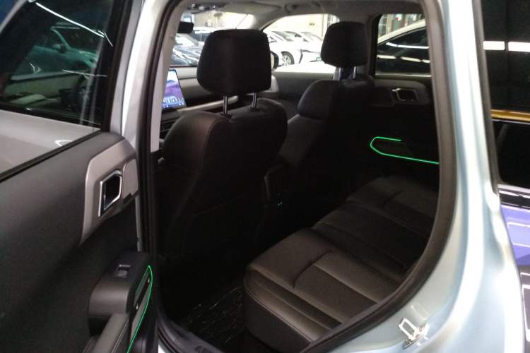 Used Formula Leopard Titanium 3 2025 501KM All-Wheel Drive Intelligent Driving Ultra Version Left Rear Seat