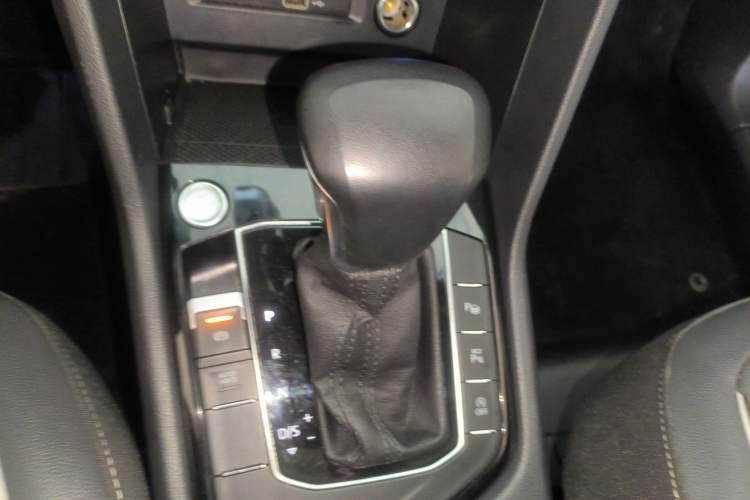 Used Volkswagen Tiguan L 2023 330TSI Automatic Two-Wheel Drive R-Line Enjoyment Edition
