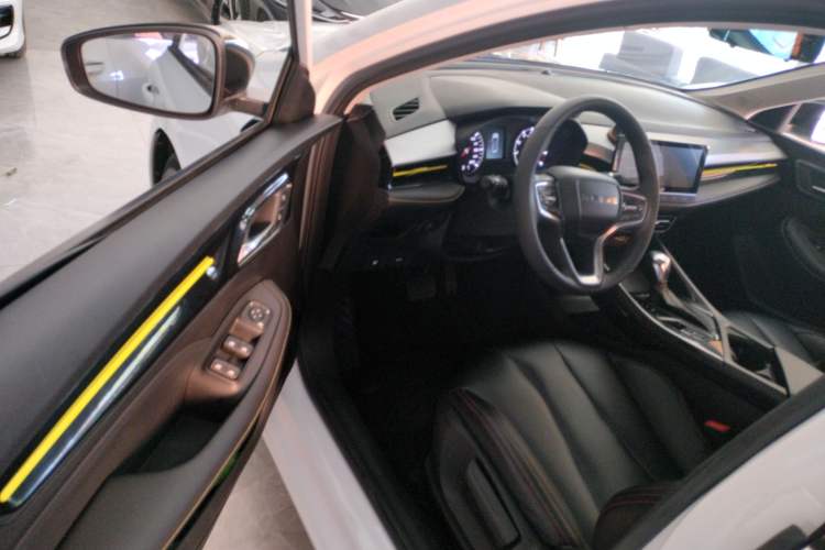 Used Roewe i5 2021 1.5L CVT Platinum Edition
