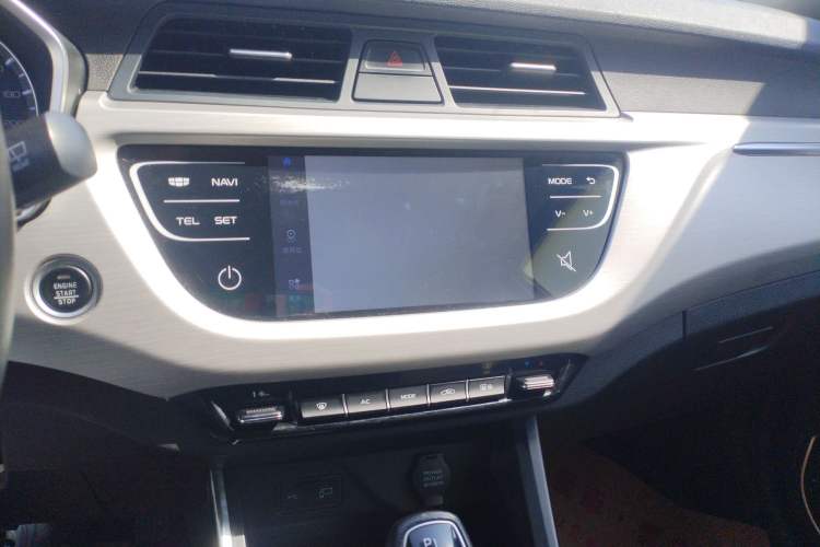 Used Geely Auto Vision X3 2019 Upgraded Model 1.5L CVT Prestige Version Audio And AC Panel