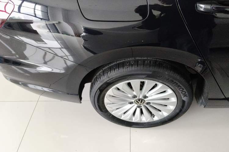 Used Volkswagen Lavida 2021 1.5L Automatic Comfort Edition Right Rear Wheel Hub