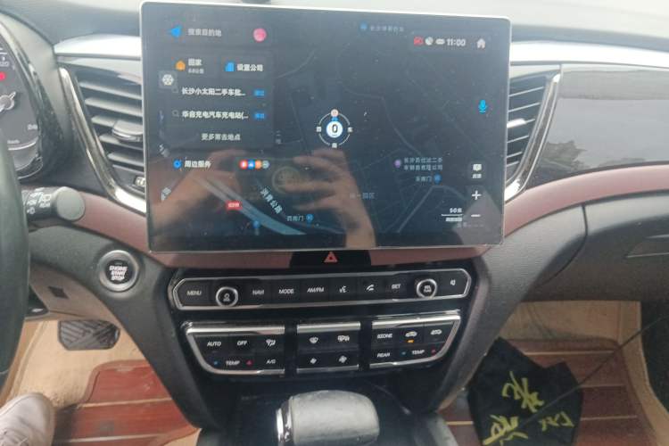 Used GAC Trumpchi GS8 2017 320T Two-Wheel Drive Luxury Smart Connectivity Version (7 Seats) Audio And AC Panel