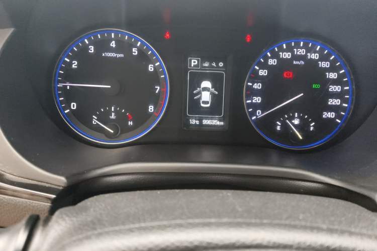 Used Hyundai Mistra 2016 1.8L Automatic Smart GLS Odometer Close Up