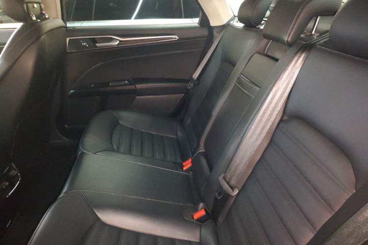 Used Ford Mondeo New Energy 2018 2.0 PHEV Smart-Controlled Fashion Edition China VI Standard Left Rear Seat