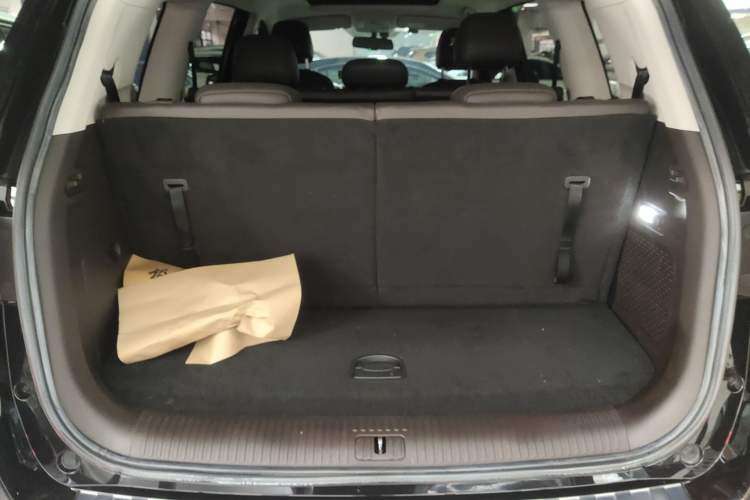 Used Roewe RX8 2019 30T Smart Connectivity Two-Wheel Drive Supreme Flagship Edition
