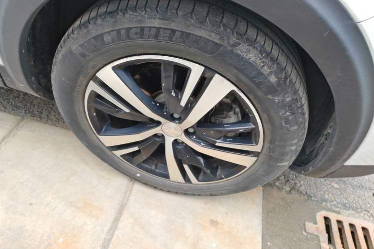 Used Peugeot 5008 2021 400THP 7-Seater Powerful Edition Right Front Wheel Hub