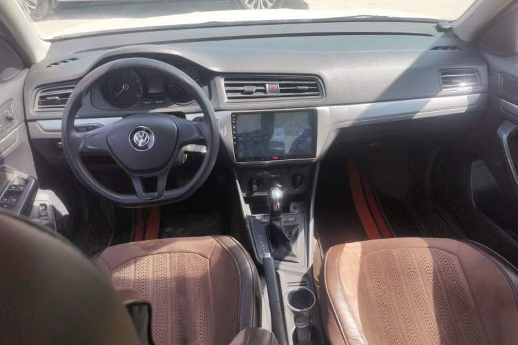 Used Volkswagen Lavida 2019 Lavida Start 1.5L Automatic Trendy Version China VI Standard Center Console