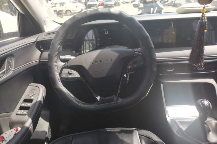 Used Roewe i5 2023 1.5L Manual Comfort Edition
