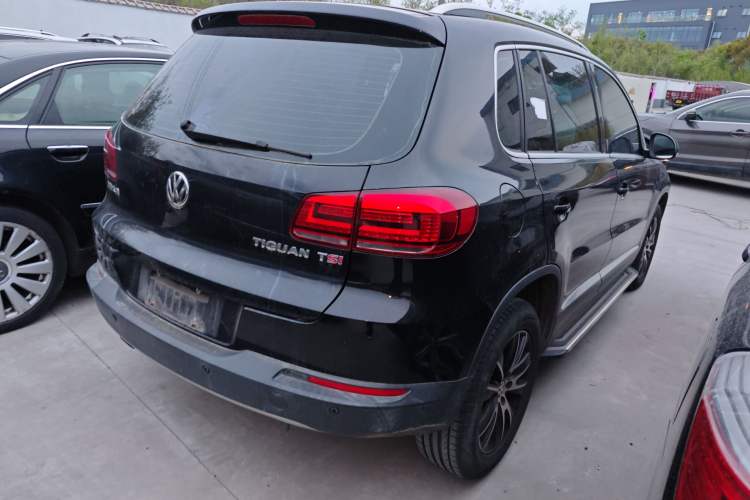 Used Volkswagen Tiguan 2015 1.8TSI Automatic Two-Wheel Drive Luxury Model Rear Right 45 Deg