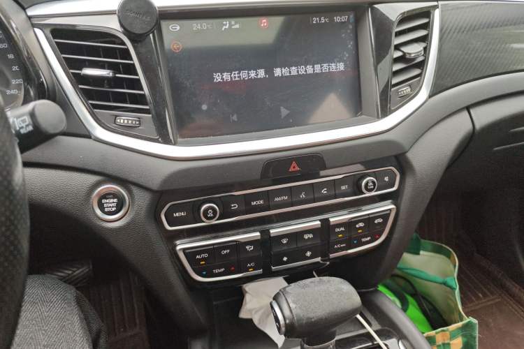 Used GAC Trumpchi GS7 2017 280T Two-Wheel Drive Luxury Model Audio And AC Panel