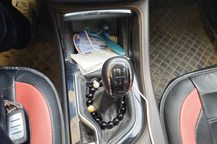 Used CHANGAN CS35PLUS 2018 1.6L Manual Cool Edition China V Standard Gear Lever