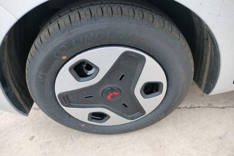 Used Wuling Zhiguang New Energy 2025 Comfort Model Left Front Wheel Hub