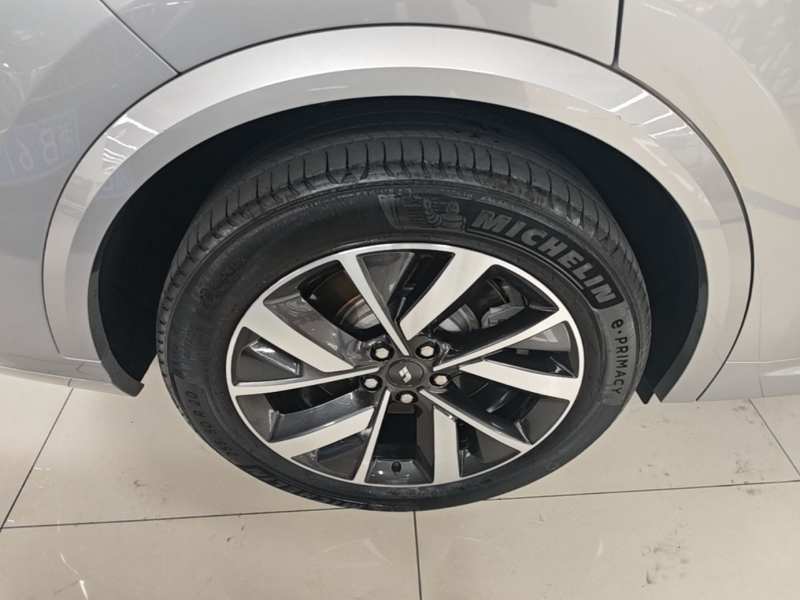 Used Li Auto L8 2023 Pro Model — 25