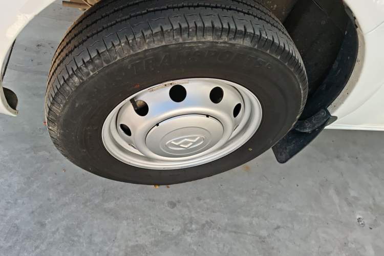 Used SAIC MAXUS Xintu V80 2023 2.0T Manual Classic Aoyuntong Short Wheelbase Ultra-Low Roof 5/6-Seater Left Front Wheel Hub