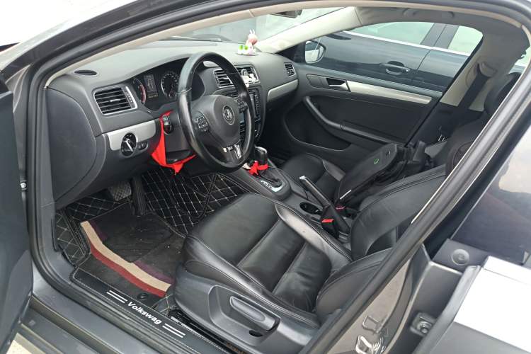 Used Volkswagen Sagitar 2012 1.4TSI Automatic Luxury Edition Left Front Seat