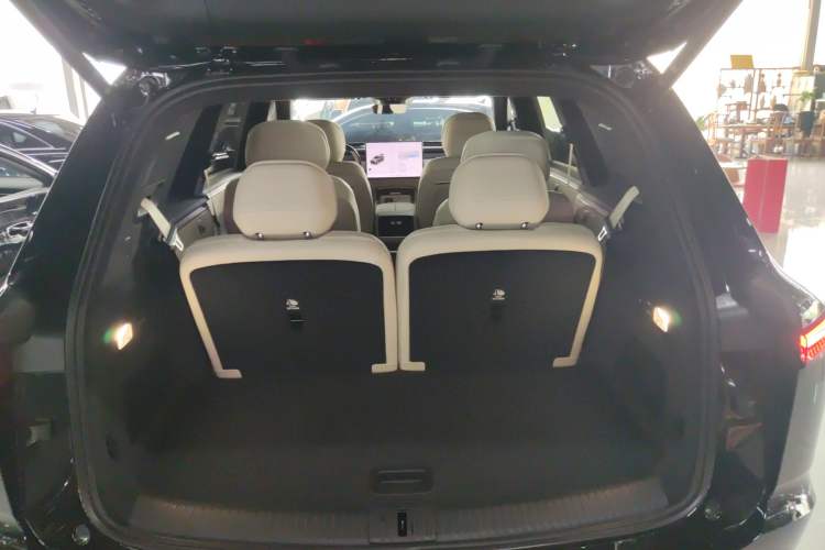 Used ONVO Luxeed L90 2025 Model—Max Six-Seater Version
