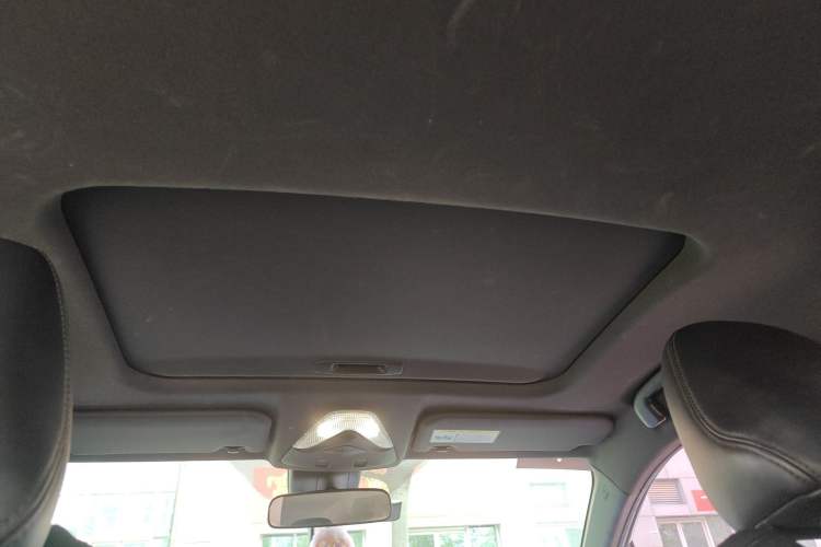 Used Toyota IZOA 2018 2.0L Yichi Version China VI Standard Headliner