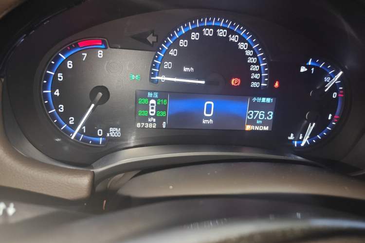 Used Cadillac XTS 2015 28T Elite Model Odometer Close Up