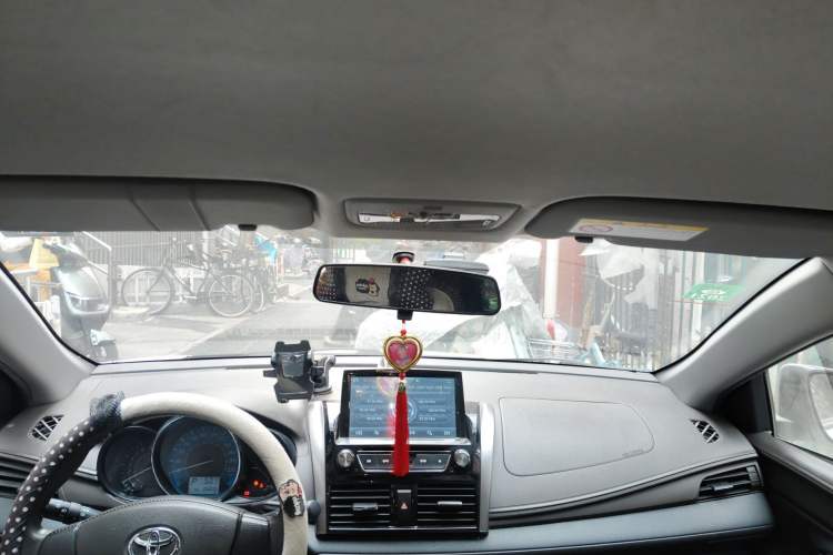 Used Toyota YARiS L Zhi Xuan 2015 1.5E Automatic Charm Edition
