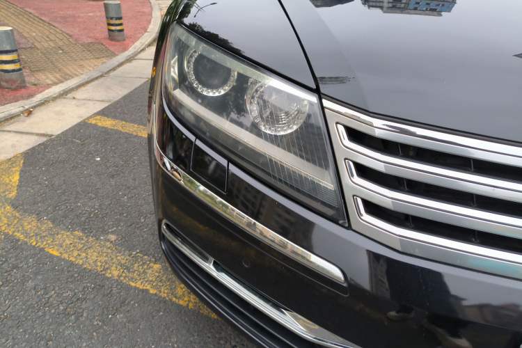 Used Volkswagen Phaeton 2012 3.0TDI Executive Version Right Front Headlight