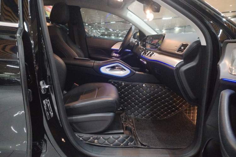 Used Mercedes-Benz GLE Coupe 2020 GLE 350 4MATIC Coupe SUV Fashion Model Right Front Seat