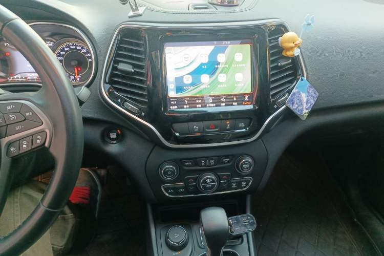 Used Jeep Cherokee 2019 2.0T Four-Wheel Drive Explorer Edition China VI Emission Standard