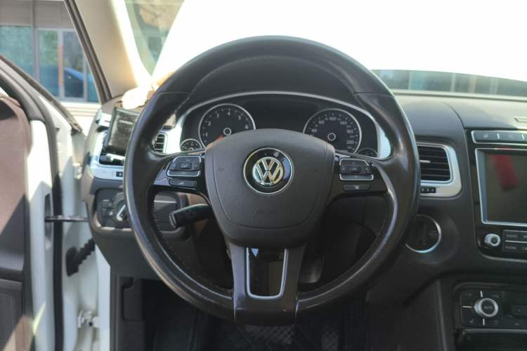 Used Volkswagen Touareg 2016 3.0 TSI High-End Version Steering Wheel