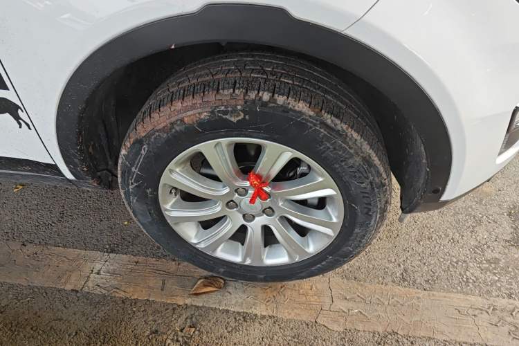 Used Land Rover Discovery Sport 2019 240 PS SE Version China V Standard Right Front Wheel Hub