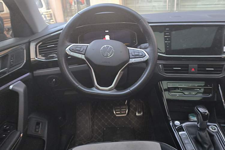 Used Volkswagen Tayron X 2020 330TSI Two-Wheel Drive Luxury Smart Connectivity Version Steering Wheel