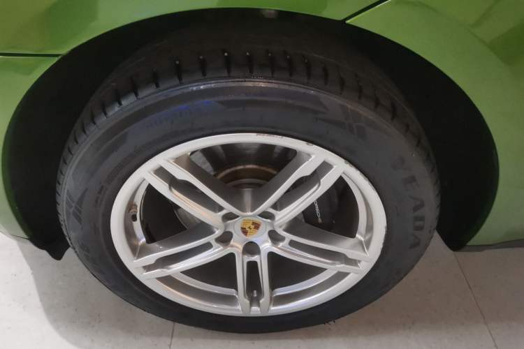 Used Porsche Macan 2018 Macan 2.0T Left Front Wheel Hub