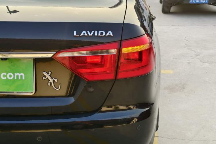 Used Volkswagen Lavida 2013 Revised Classic 1.6L Manual Fashion Edition Exterior 3