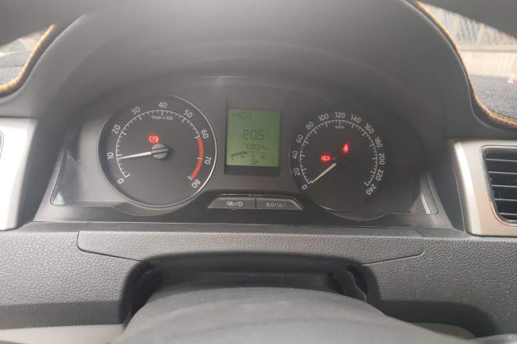 Used Skoda Rapid 2013 1.4L Manual Enjoyment Model Instrument Cluster