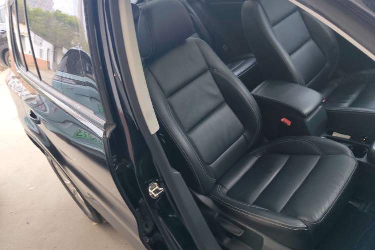 Used Volkswagen Tiguan 2017 300TSI Automatic Two-Wheel Drive Silk Road Comfort Edition Right Front Seat