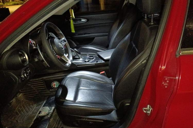 Used Alfa Romeo Giulia 2017 2.0T 280HP Luxury Edition
