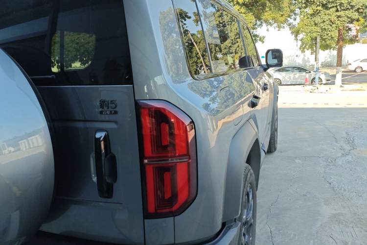 Used Formula Leopard Leopard 5 2024 Cloud Ride Luxury Edition