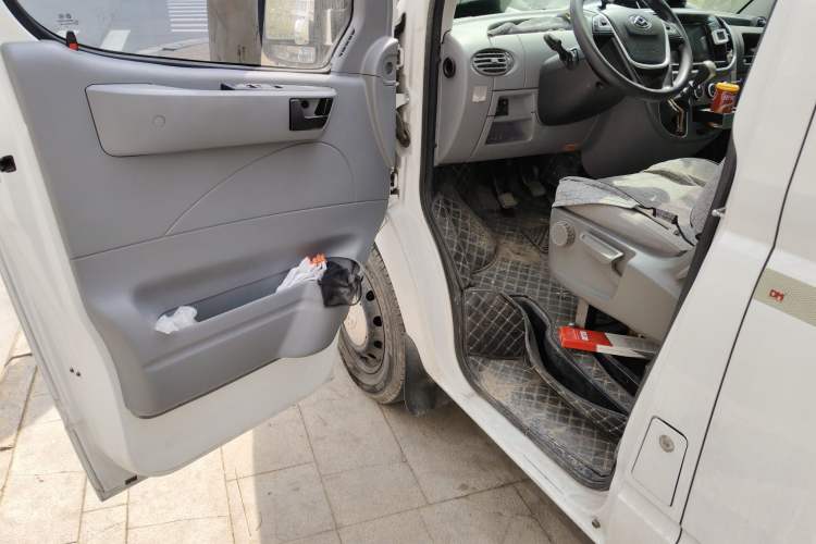 Used SAIC MAXUS Xintu V80 