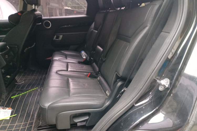Used Land Rover Discovery 2018 2.0T SE Left Rear Seat