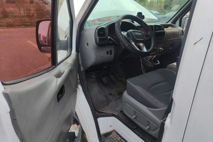 Used JMC Transit 2017 2.8T Commercial Version Short Wheelbase Mid-Roof 6/7/8-Seater JX493 Driver Seat