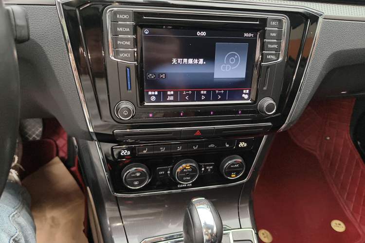 Used Volkswagen Passat 2016 330TSI DSG Prestige Edition Audio And AC Panel