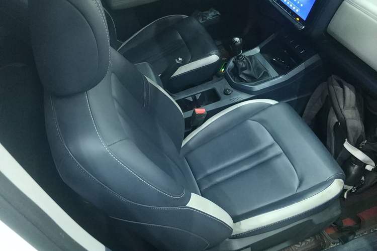 Used JMC DaDao 2023 All-Purpose Model 2.3T Diesel Automatic Two-Wheel Drive Standard Wheelbase Comfort Edition