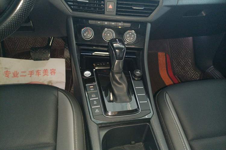 Used Volkswagen Sagitar 2022 280TSI DSG Excellence Edition Gear Lever