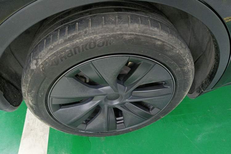 Used Tesla Model Y 2023 Long-Range All-Wheel-Drive Version
