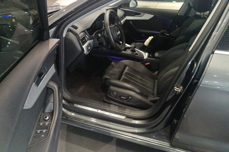 Used Audi A4L 2020 40 TFSI Luxury Dynamic Model
