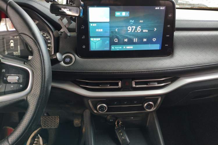 Used JMC Yuhu 7 2023 2.0T Automatic Diesel 4x4 Comfort Plus Long Wheelbase Audio And AC Panel