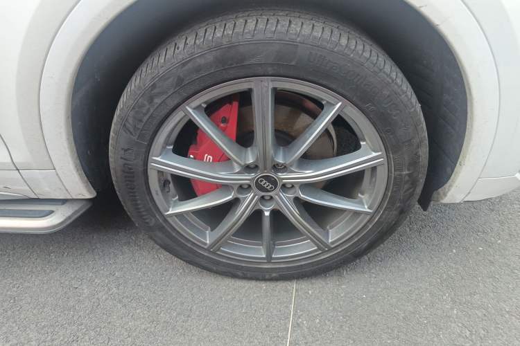 Used Audi Q5L 2023 40T Luxury Elegant Model Right Front Wheel Hub