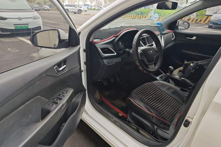 Used Hyundai Verna (new generation) 2020 1.4L Manual GLS Cool Edition Driver Seat